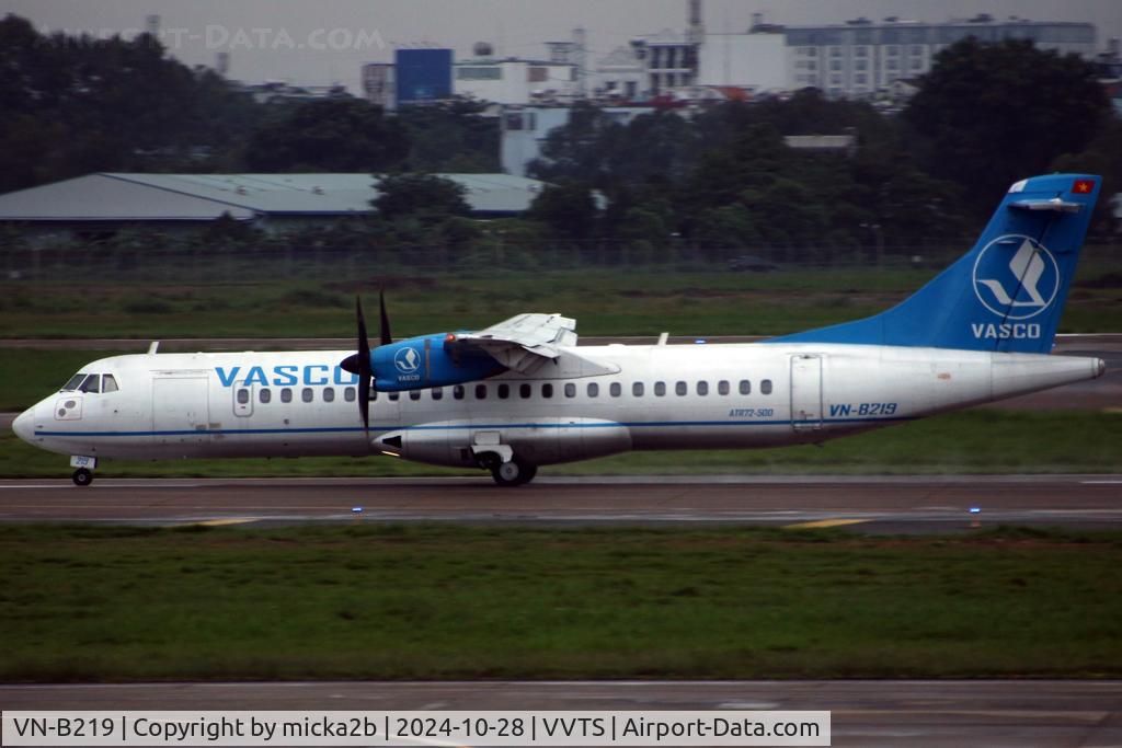 VN-B219, 2009 ATR 72-212A C/N 886, Taxiing