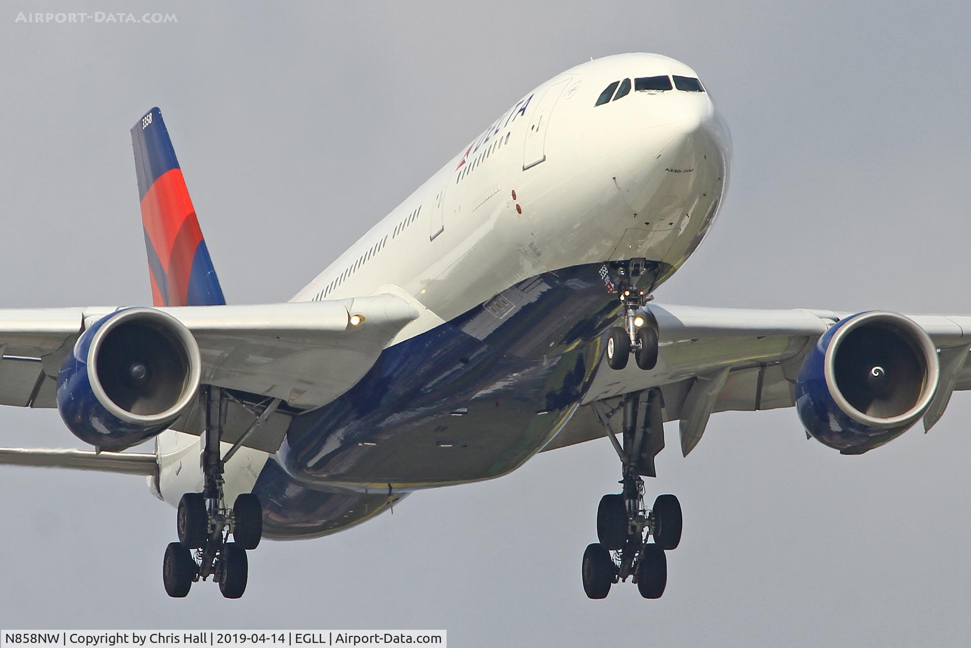 N858NW, 2006 Airbus A330-223 C/N 0718, Heathrow