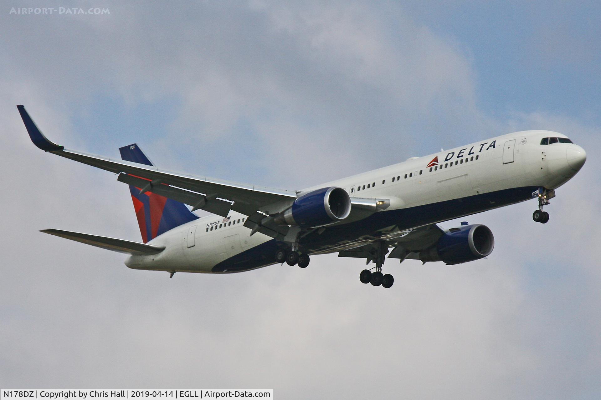 N178DZ, 2000 Boeing 767-332/ER C/N 30596, Heathrow