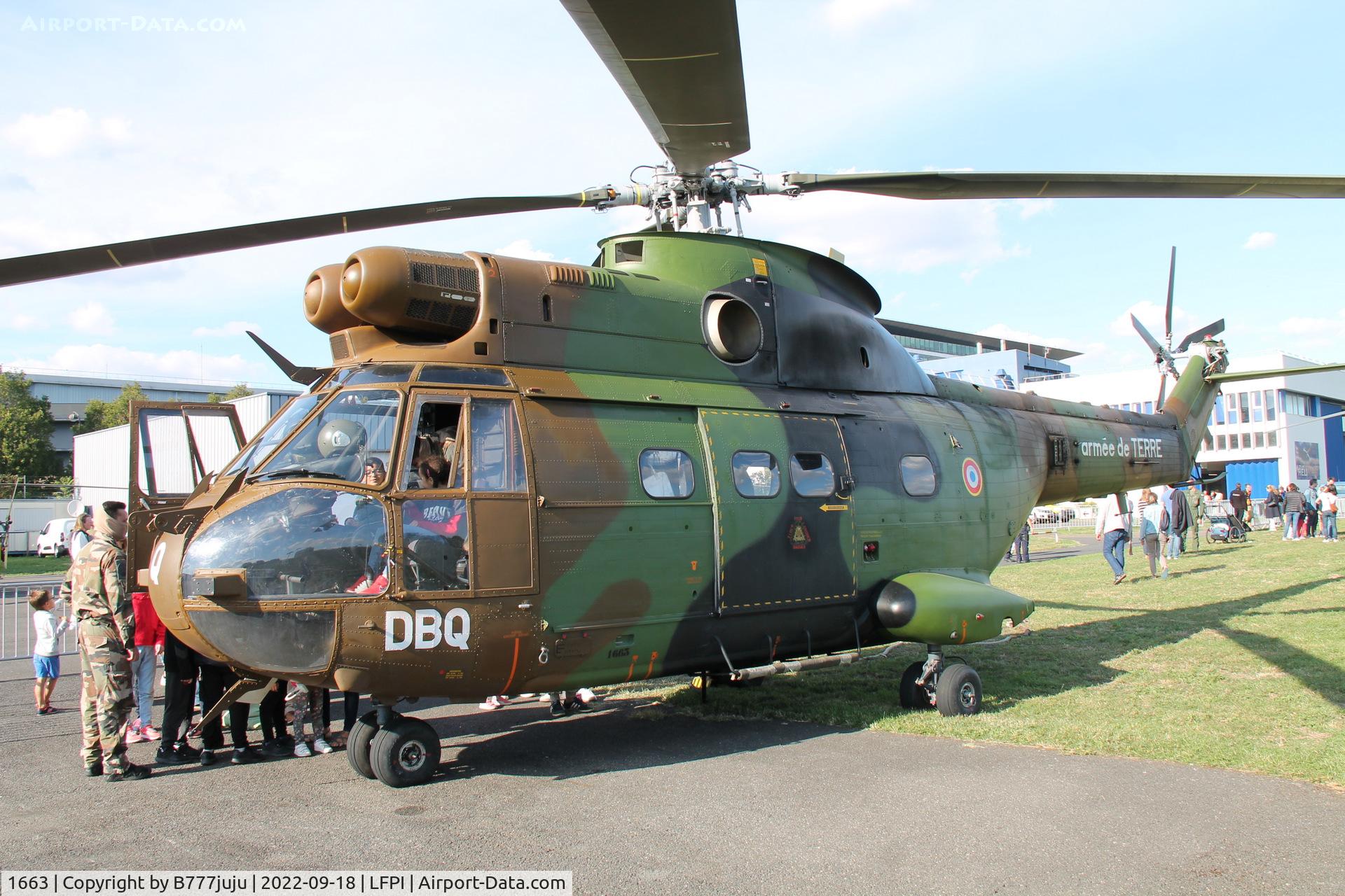 1663, Aérospatiale SA-330B Puma C/N 1663, at Issy-les-Moulineaux