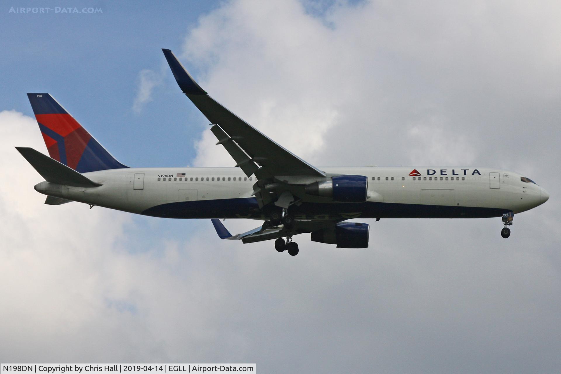 N198DN, 1998 Boeing 767-332 C/N 28455, Heathrow