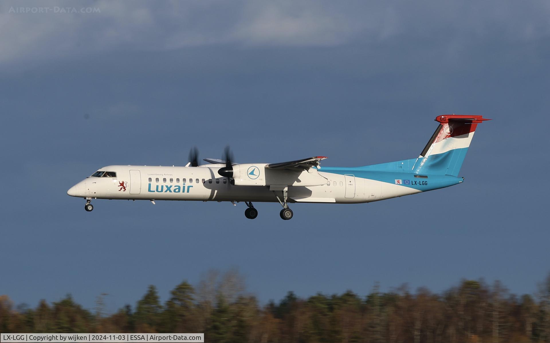 LX-LGG, 2012 Bombardier DHC-8-402Q Dash 8 Dash 8 C/N 4418, Rwy 26