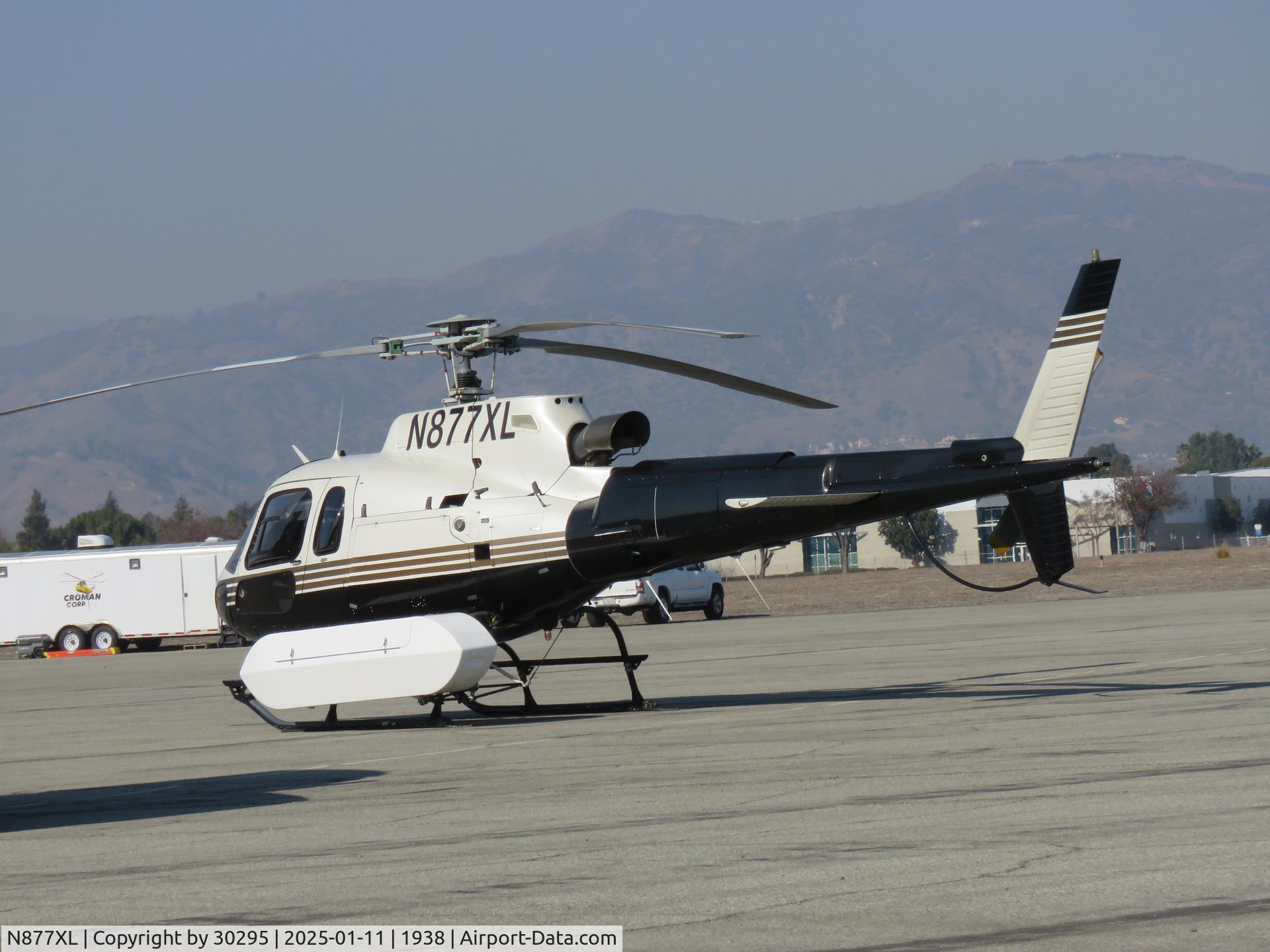 N877XL, 1999 Eurocopter AS-350B-3 Ecureuil C/N 3194, Parrked