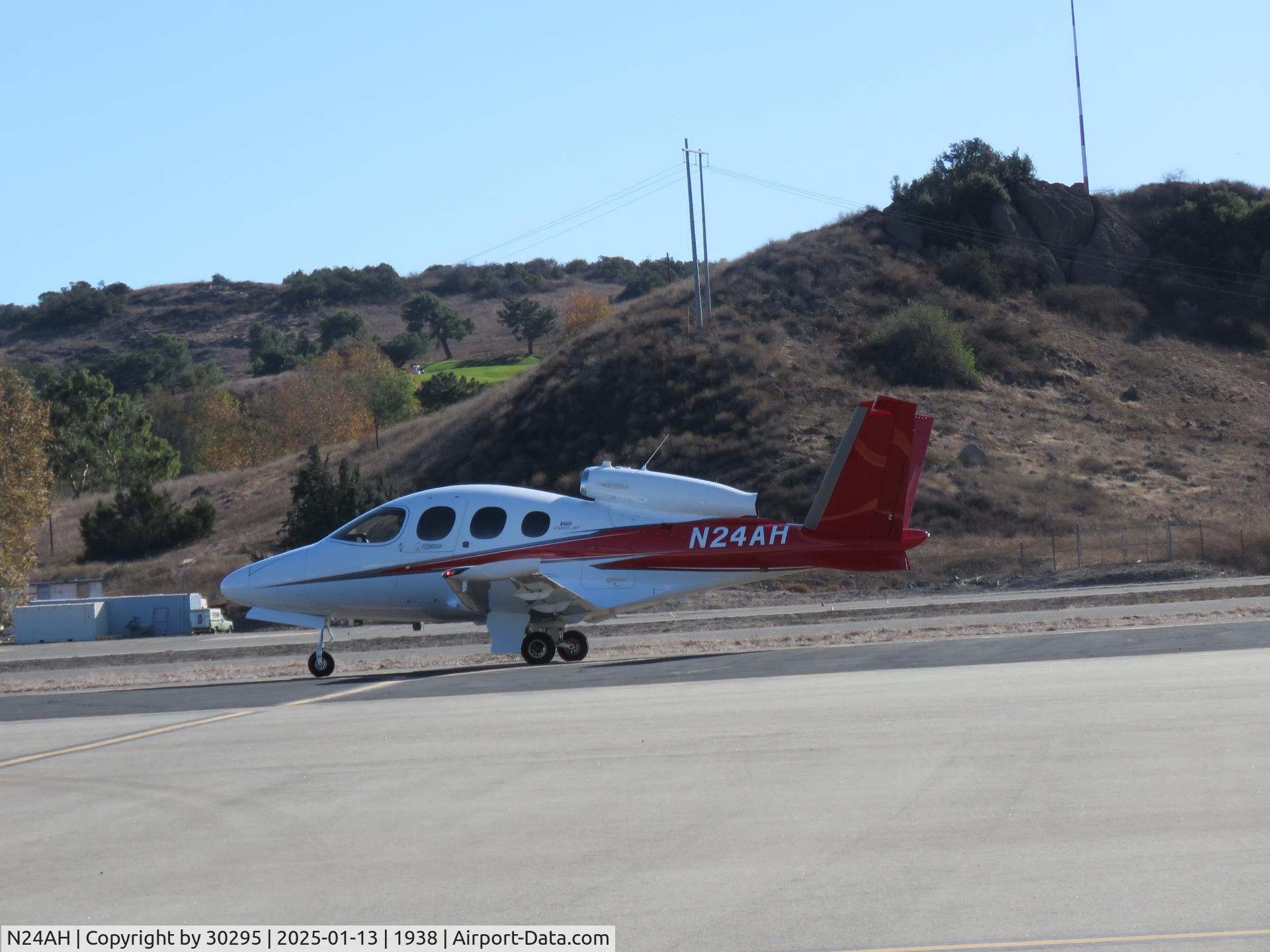 N24AH, 2020 Cirrus SF-50 Vision G2 C/N 0189, Taxiing