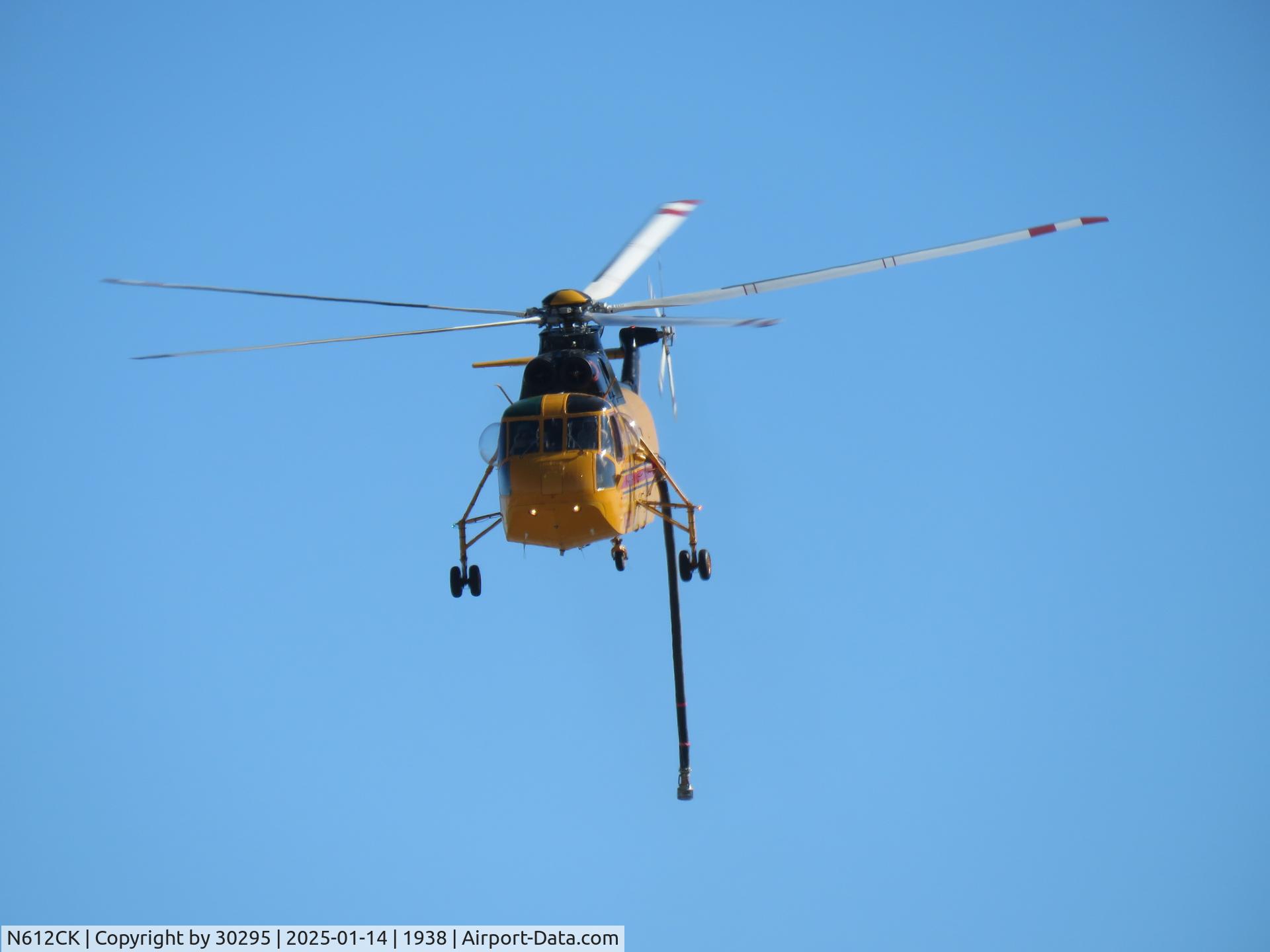 N612CK, 1962 Sikorsky SH-3H Sea King (S-61) C/N 149713, Picking up speed for lift