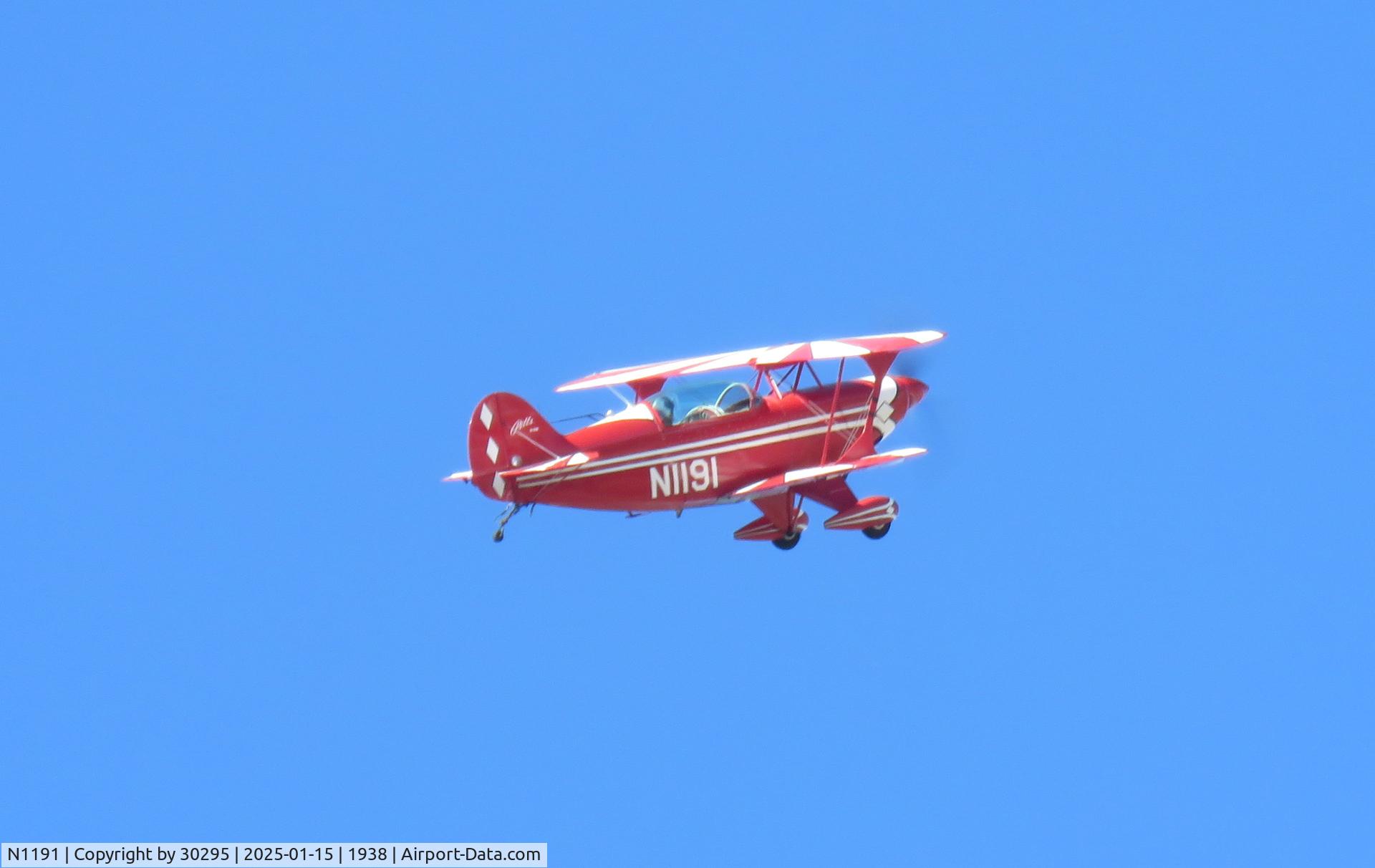 N1191, 1993 Aviat Pitts S-2B Special C/N 5284, Northeasterly bound