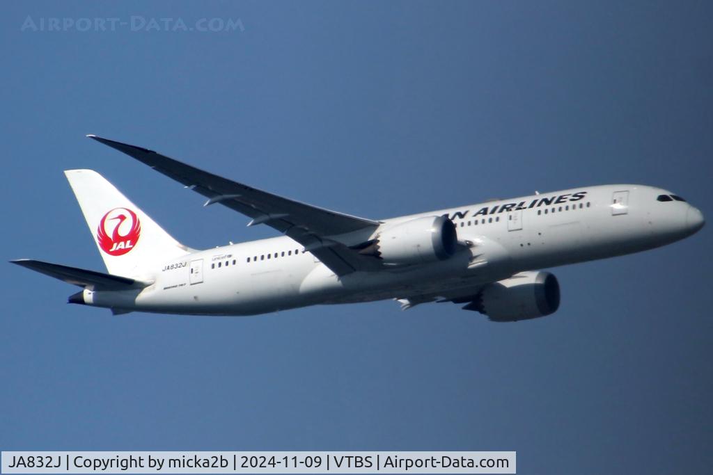 JA832J, 2013 Boeing 787-8 Dreamliner C/N 34844, Take off