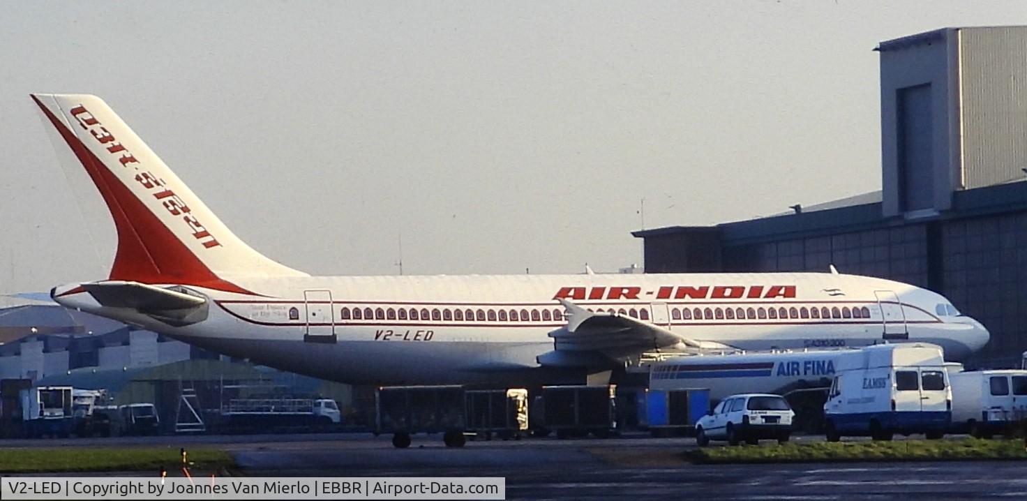 V2-LED, 1990 Airbus A310-324 C/N 542, Sabena Technics maintenance ex-slide