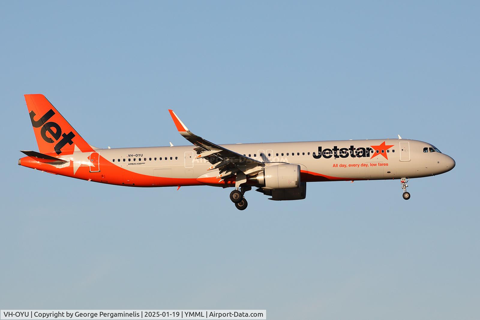 VH-OYU, Airbus A321-251NX C/N 12030, Short final for runway 34.
