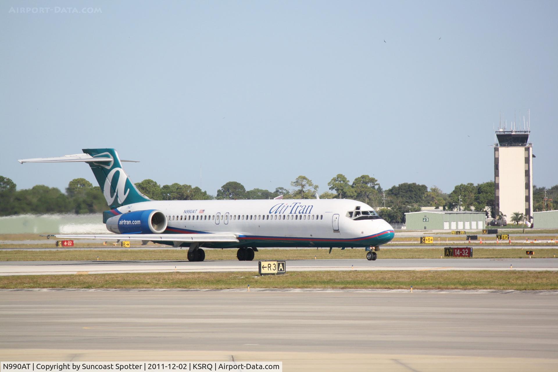 N990AT, 2001 Boeing 717-200 C/N 55134, AirTran Flight 1219 taxi for departure at Sarasota-Bradenton International Airport
