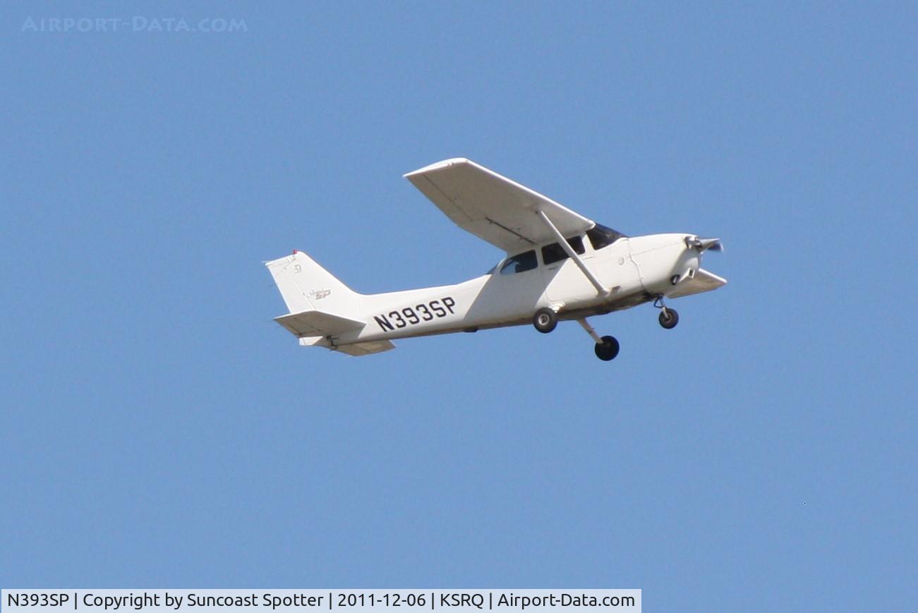 N393SP, 1999 Cessna 172S C/N 172S8290, Cessna 172S N393SP flying maneuvers at Sarasota-Bradenton International Airport