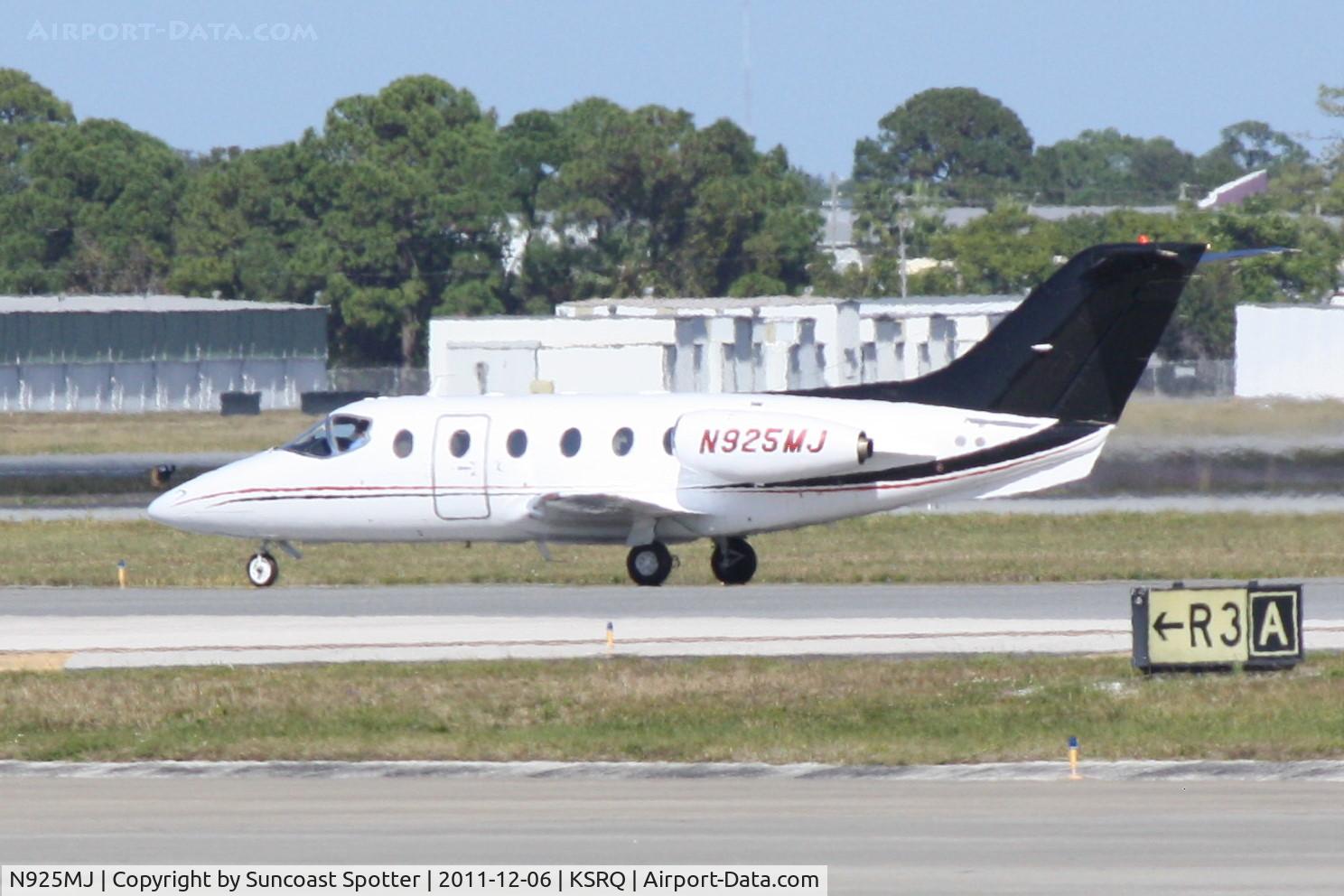 N925MJ, 1983 Mitsubishi MU-300 C/N A065SA, Mitsubishi MU-300 taxis following arrival to Sarasota-Bradenton International Airport