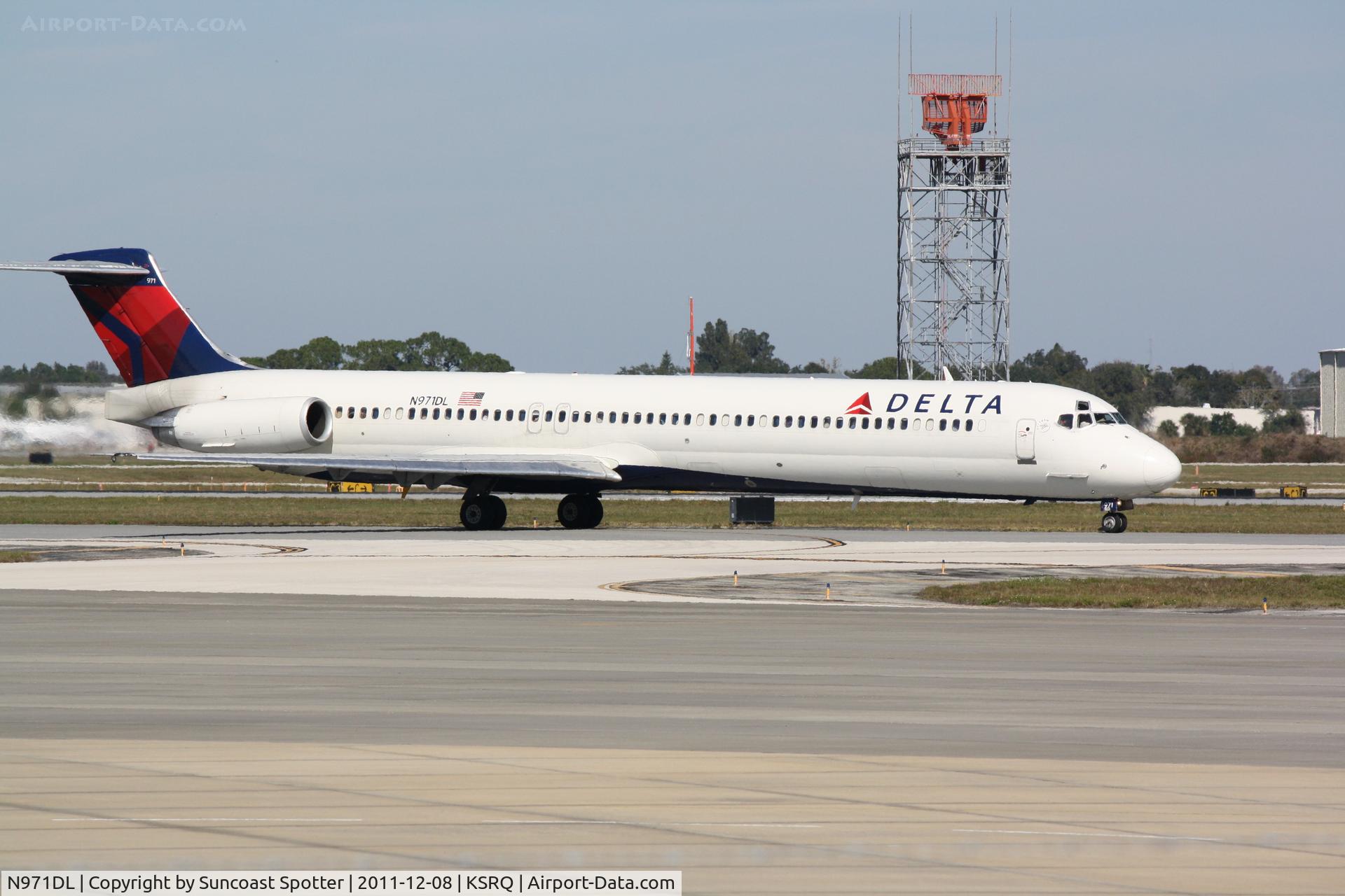 N971DL, 1991 McDonnell Douglas MD-88 C/N 53214, Delta MD-88  taxis for departure from Sarasota-Bradenton International Airport