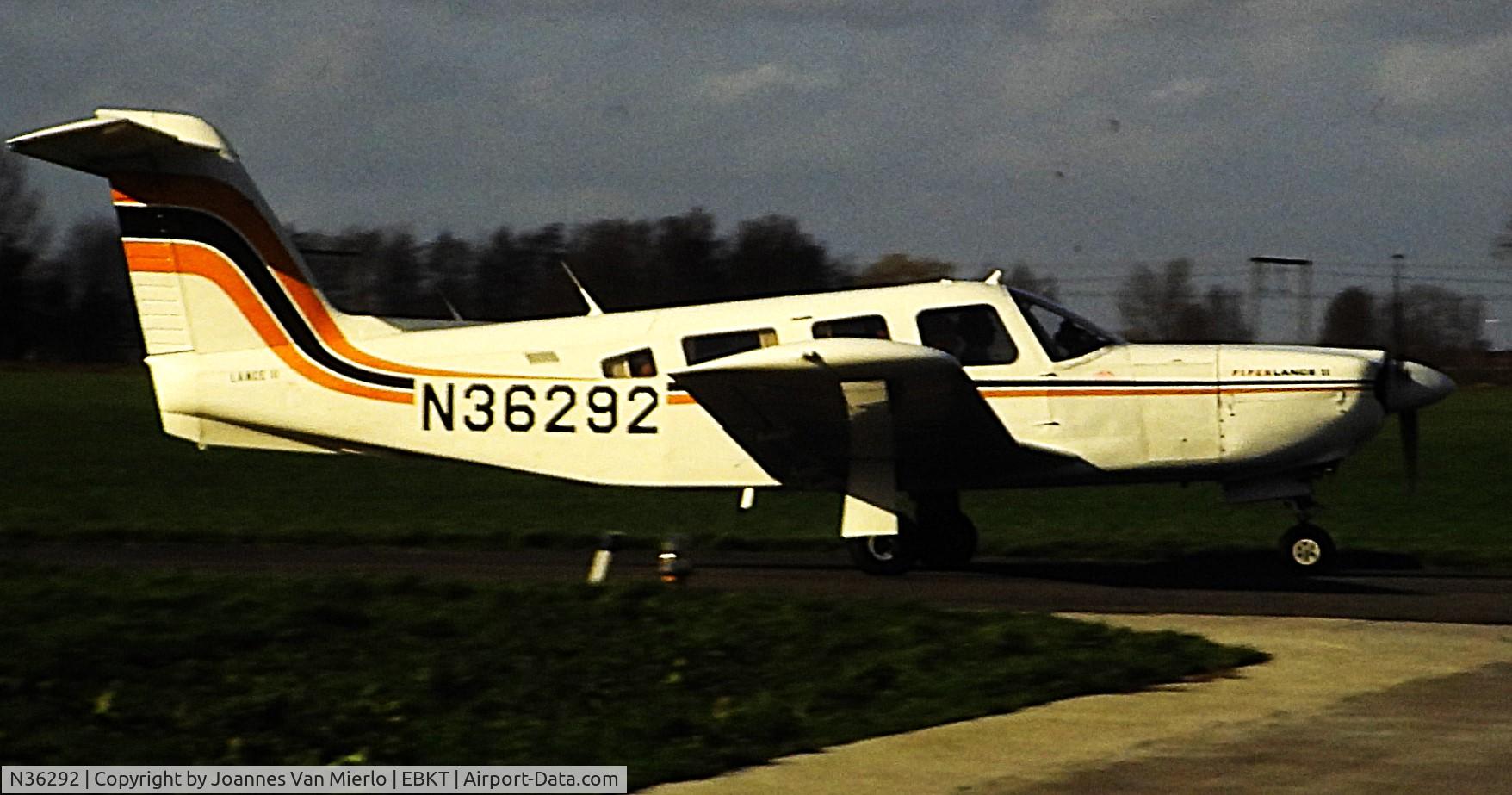 N36292, Piper PA-32RT-300 C/N 32R7885179, ex-slide