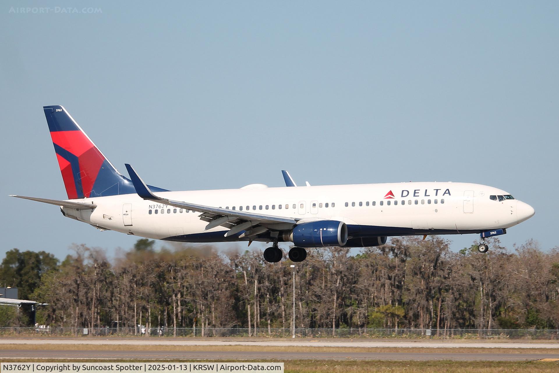 N3762Y, 2001 Boeing 737-832 C/N 30817, Delta Flight 2474 arrives on Runway 6 at Southwest Florida International Airport following flight from Boston-Logan International Airport