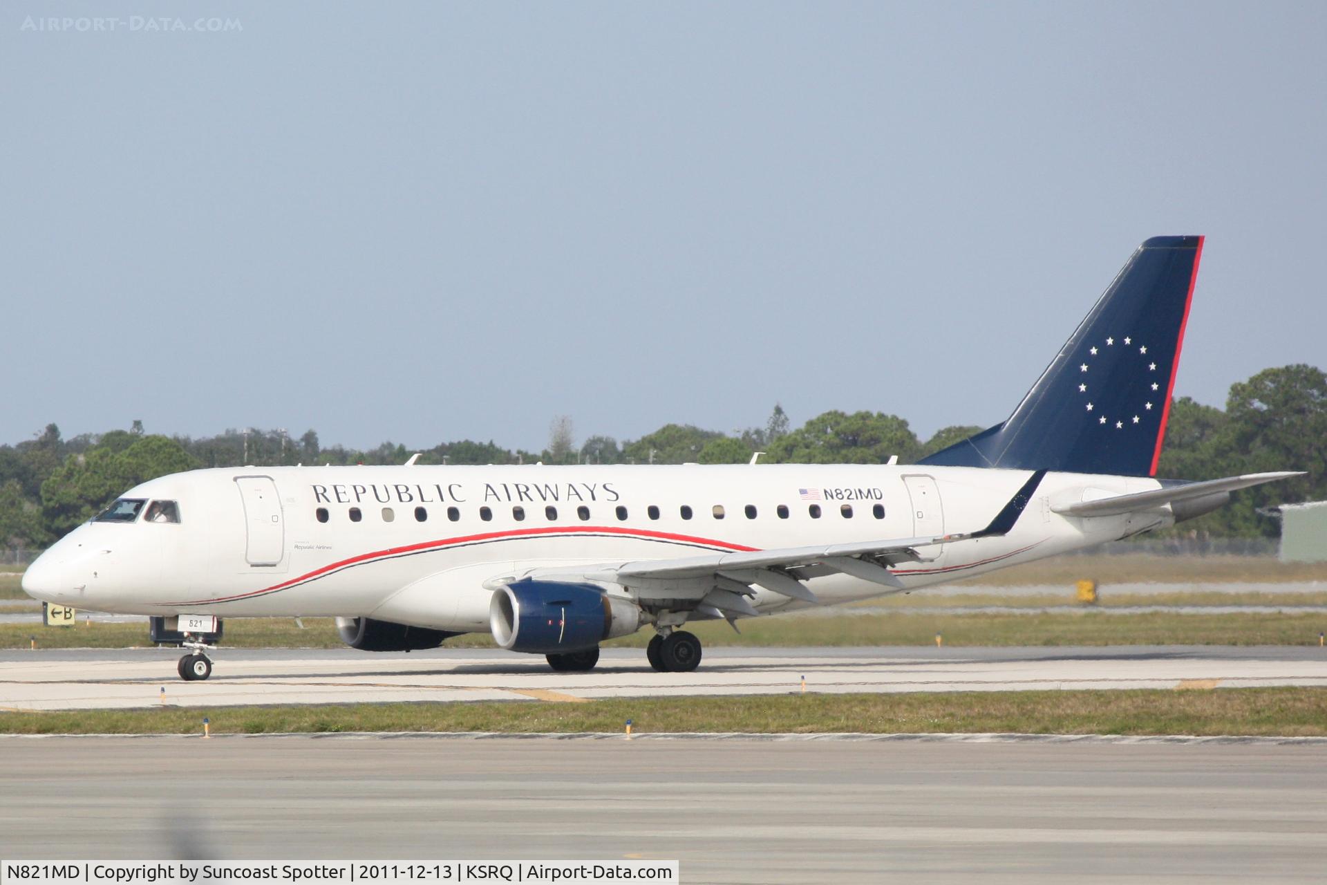N821MD, 2004 Embraer 170SU (ERJ-170-100SU) C/N 17000042, Republic Airlines/US Airways Express Embraer 175  pulls into terminal at Sarasota-Bradenton International Airport