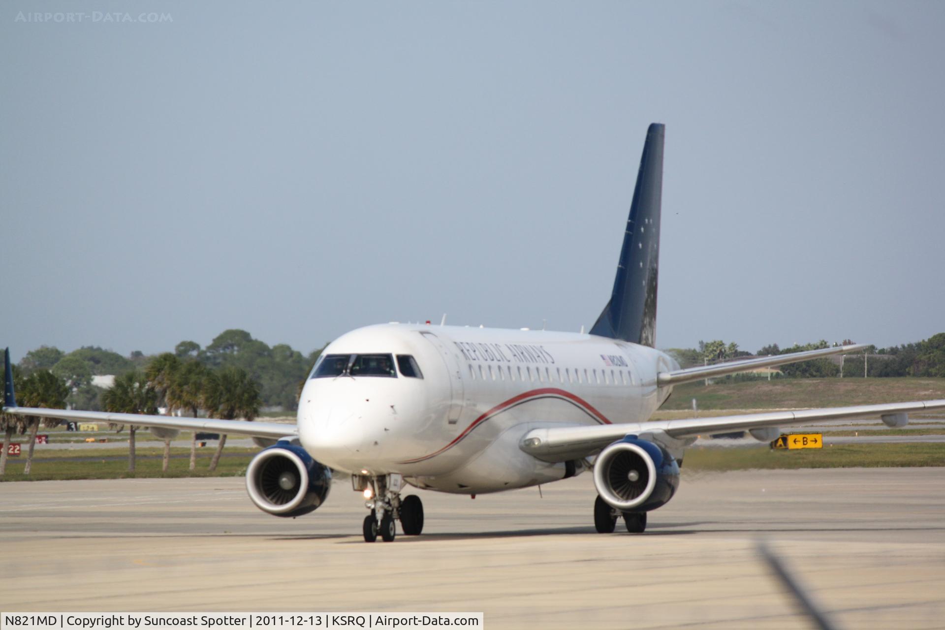 N821MD, 2004 Embraer 170SU (ERJ-170-100SU) C/N 17000042, Republic Airlines/US Airways Express Embraer 175  pulls into terminal at Sarasota-Bradenton International Airport