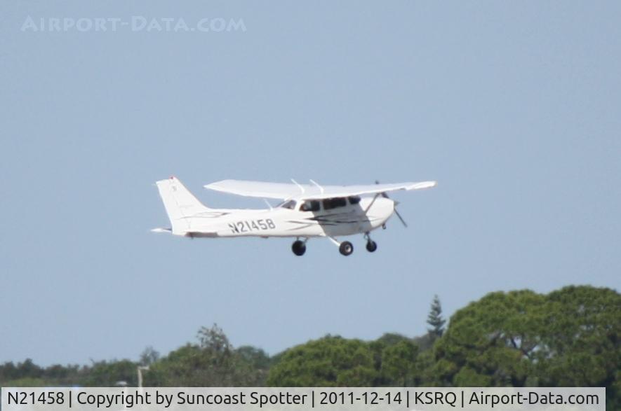 N21458, 2007 Cessna 172S C/N 172S10459, N21458 departs Runway 4 at Sarasota-Bradenton International Airport