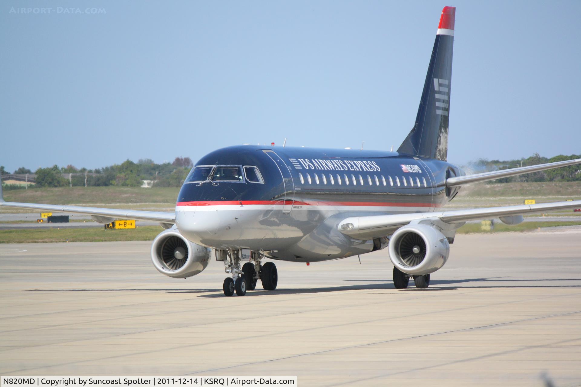 N820MD, 2004 Embraer 170SU (ERJ-170-100SU) C/N 17000041, Republic Airlines/US Airways Express Embraer 175 pulls into terminal following arrival at Sarasota-Bradenton International Airport
