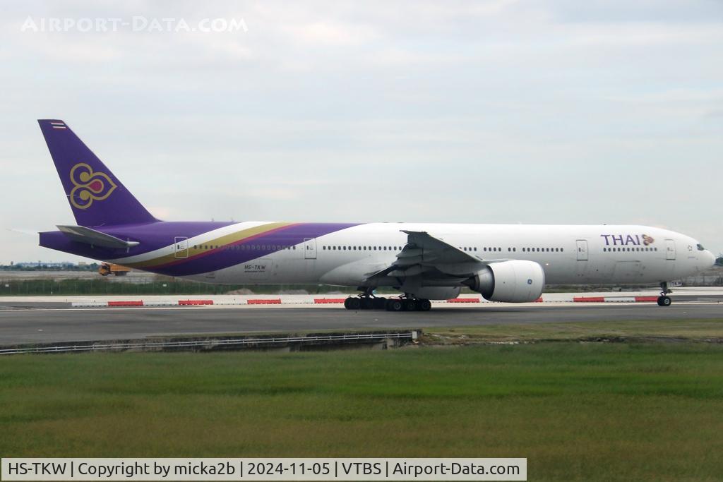 HS-TKW, 2014 Boeing 777-3D7/ER C/N 42112, Taxiing