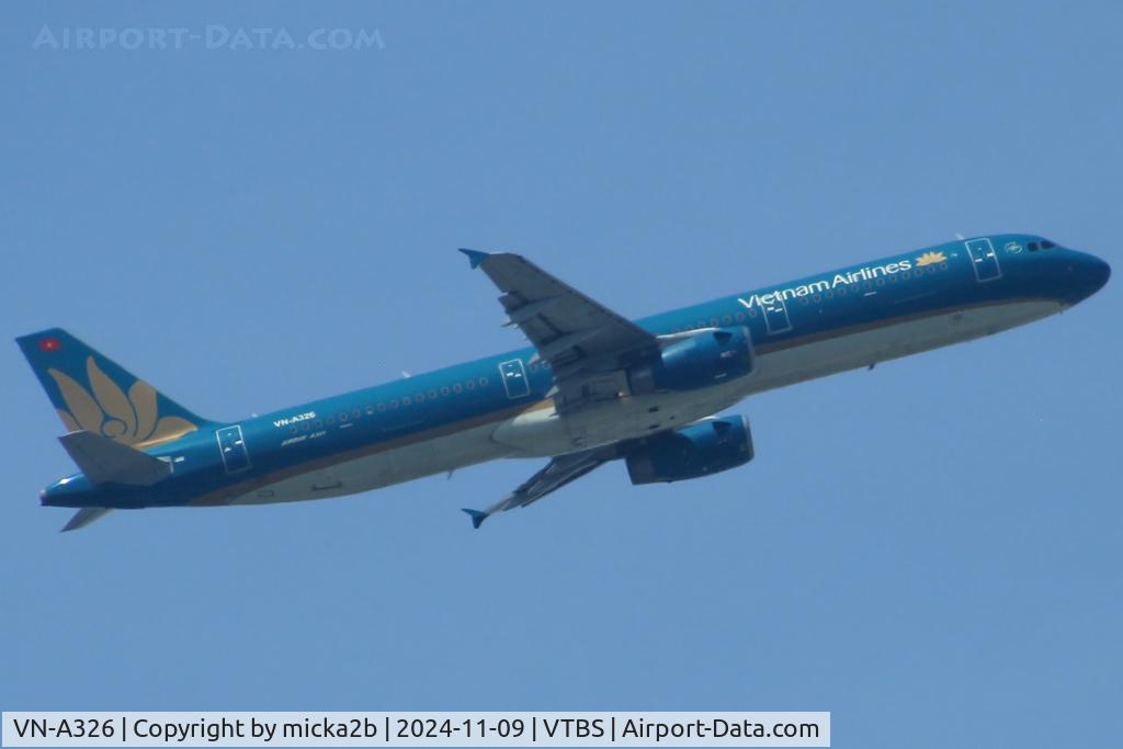 VN-A326, 2011 Airbus A321-231 C/N 4783, Take off