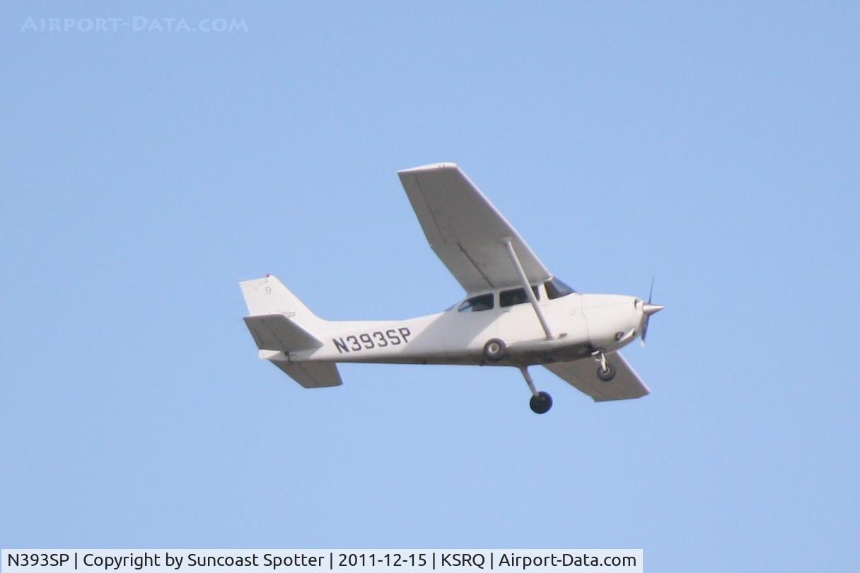 N393SP, 1999 Cessna 172S C/N 172S8290, N393SP departs Runway 14 at Sarasota-Bradenton International Airport