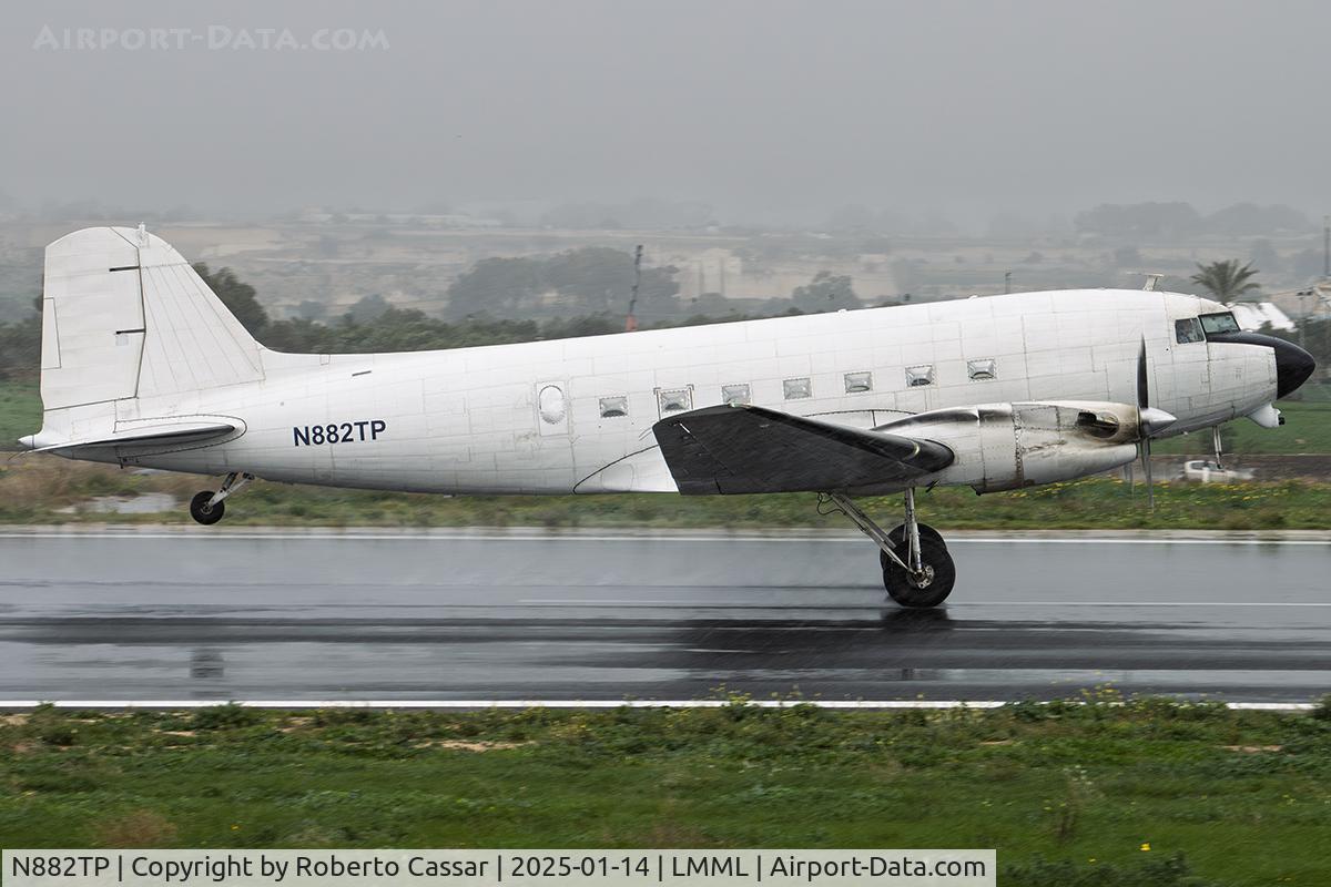 N882TP, Douglas DC-3-65TP C/N 32644, Runway 05