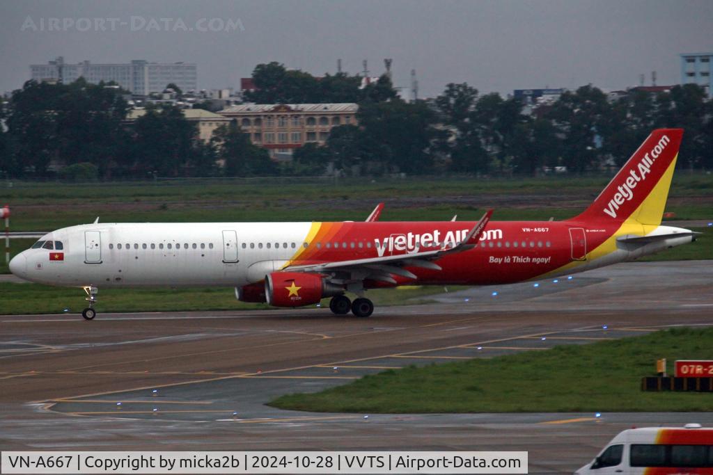 VN-A667, 2015 Airbus A321-211 C/N 6936, Taxiing