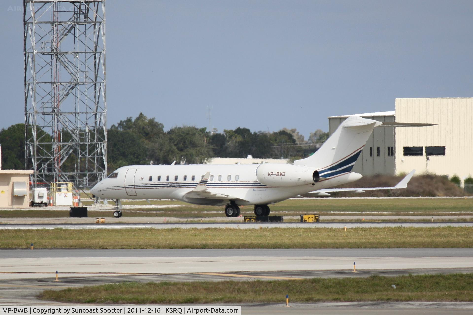 VP-BWB, Bombardier BD-700-1A11 Global 5000 C/N 9161, VPBWB taxis for departure at Sarasota-Bradenton International Airport