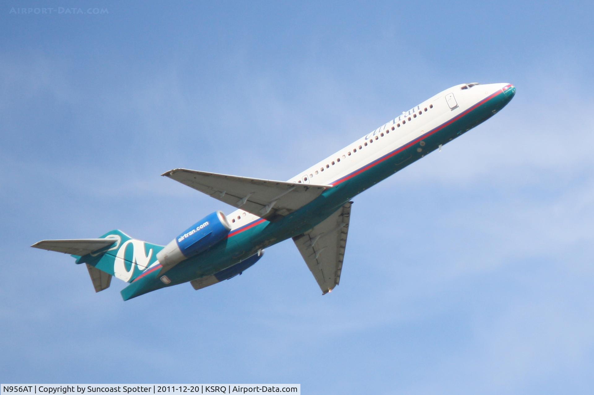 N956AT, 2000 Boeing 717-200 C/N 55018, AirTran Flight 691 departs Runway 14 at Sarasota-Bradenton International Airport enroute to Atlanta Hartsfield-Jackson International Airport