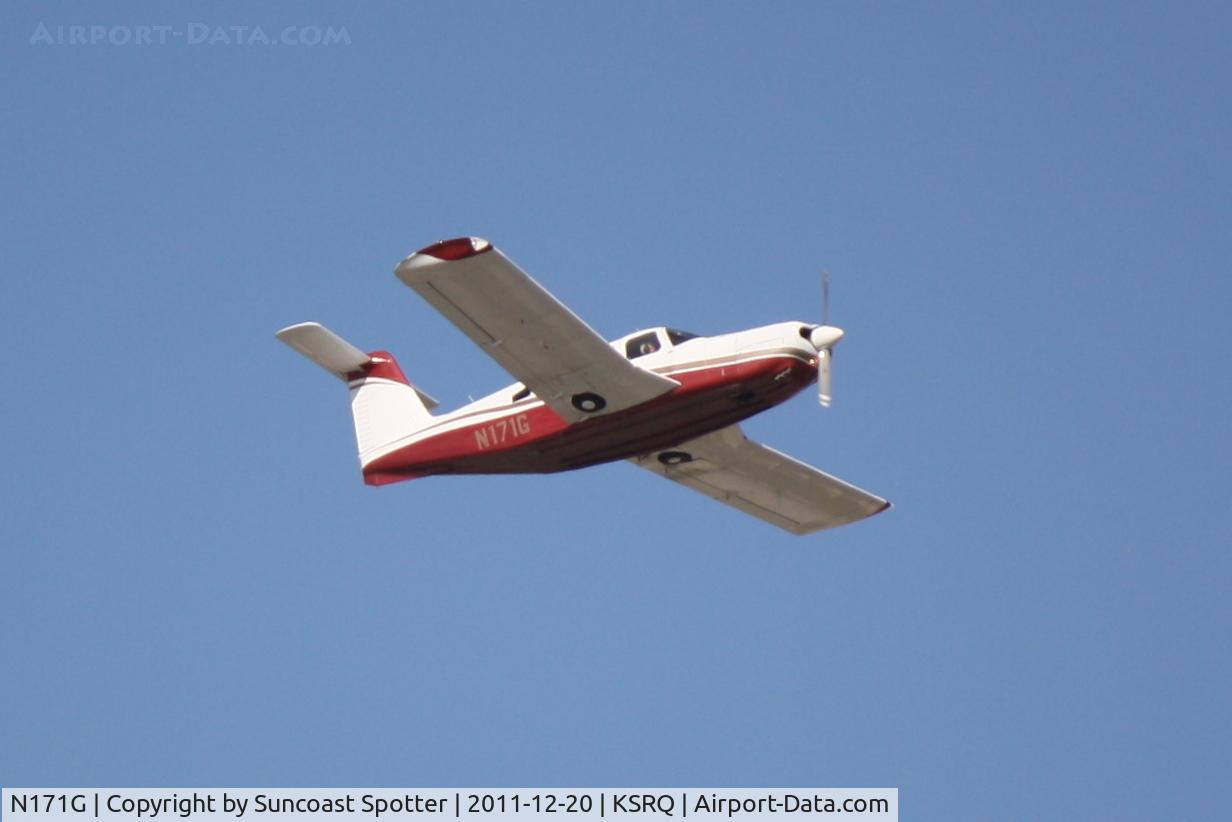 N171G, 1978 Piper PA-32RT-300 C/N 32R-7885241, Piper Saratoga departs Runway 14 at Sarasota-Bradenton International Airport enroute to Albert Whitted Airport