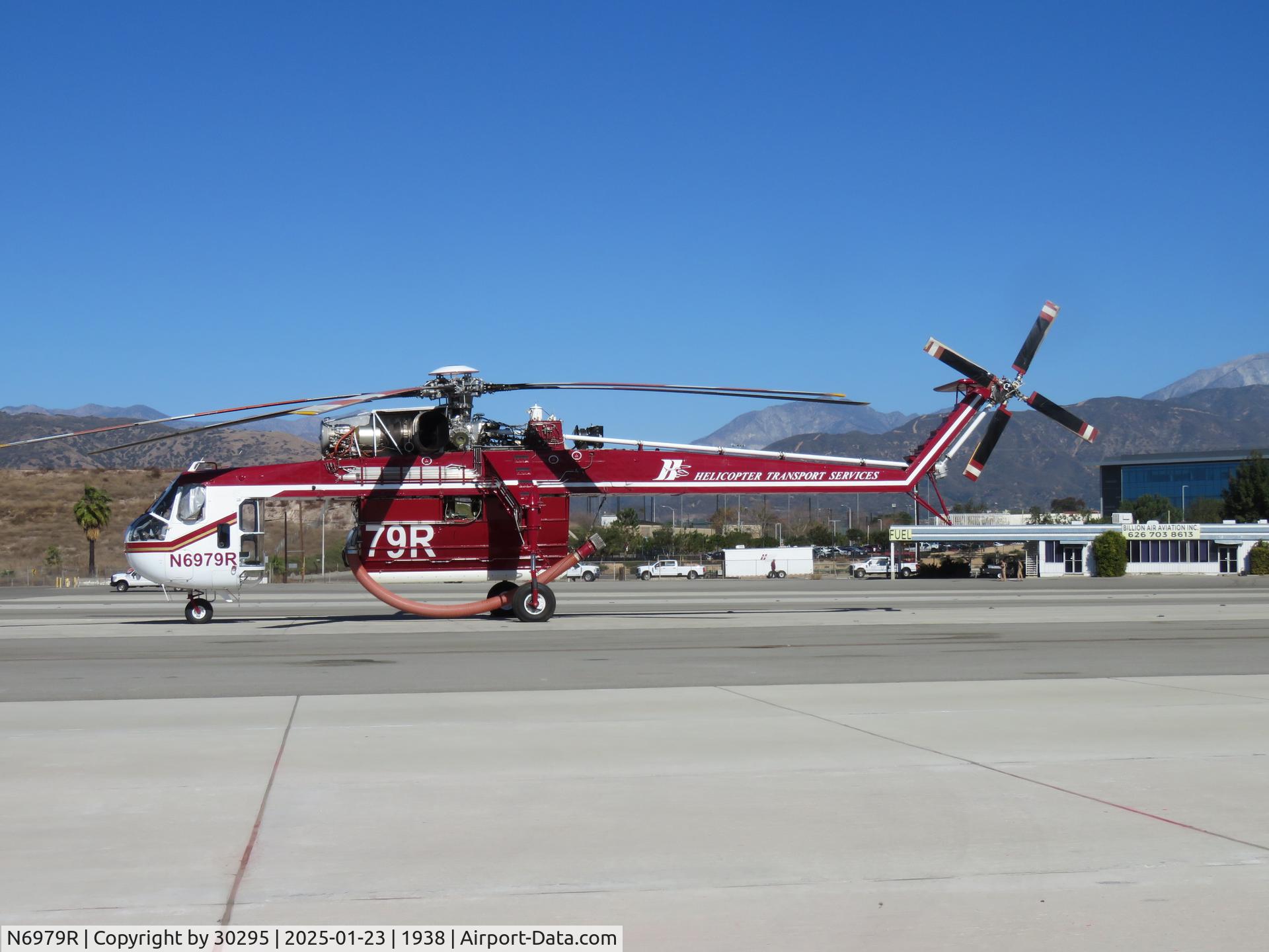 N6979R, 1968 Sikorsky S-64E C/N 64079, Parked