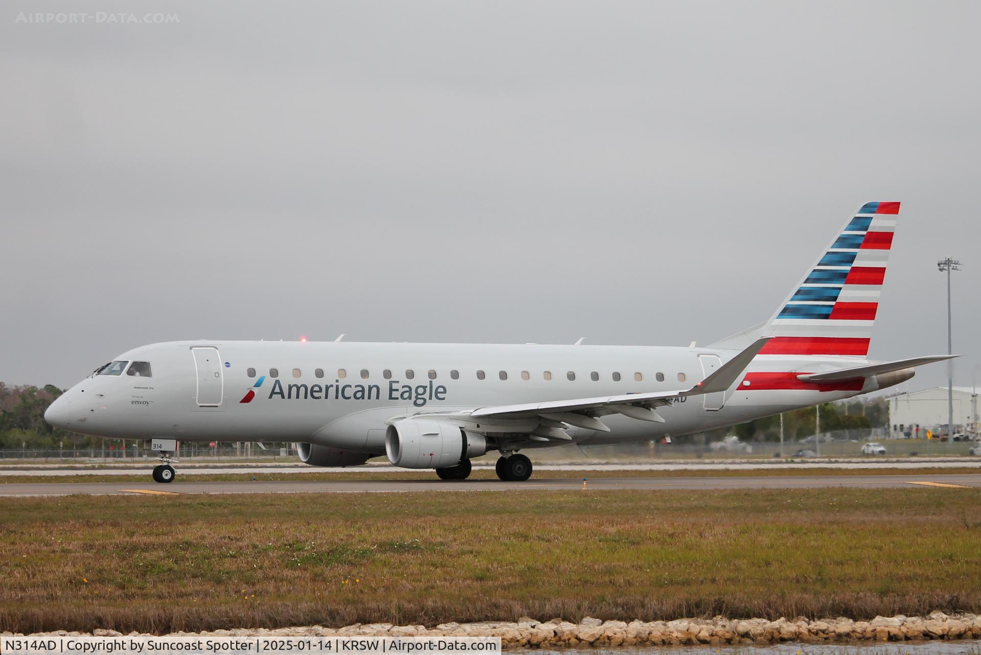N314AD, 2024 Embraer 175LR C/N 17000964, American Flight 3785 operated by Envoy taxis at Southwest Florida International Airport prior to flight to Reagan National Airport