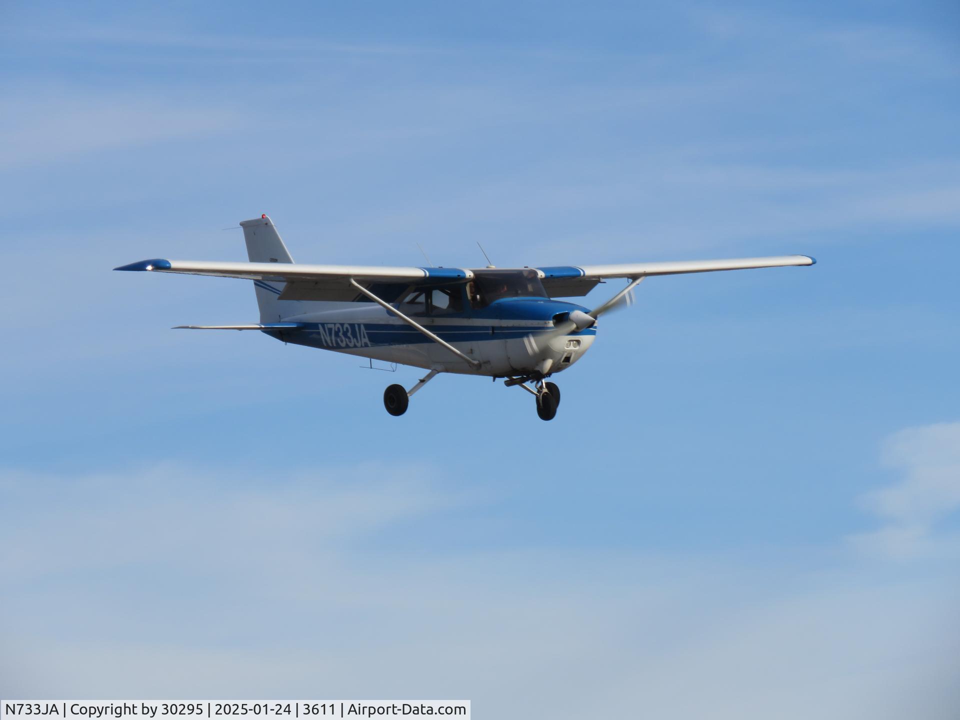 N733JA, 1976 Cessna 172N C/N 17268320, Landing