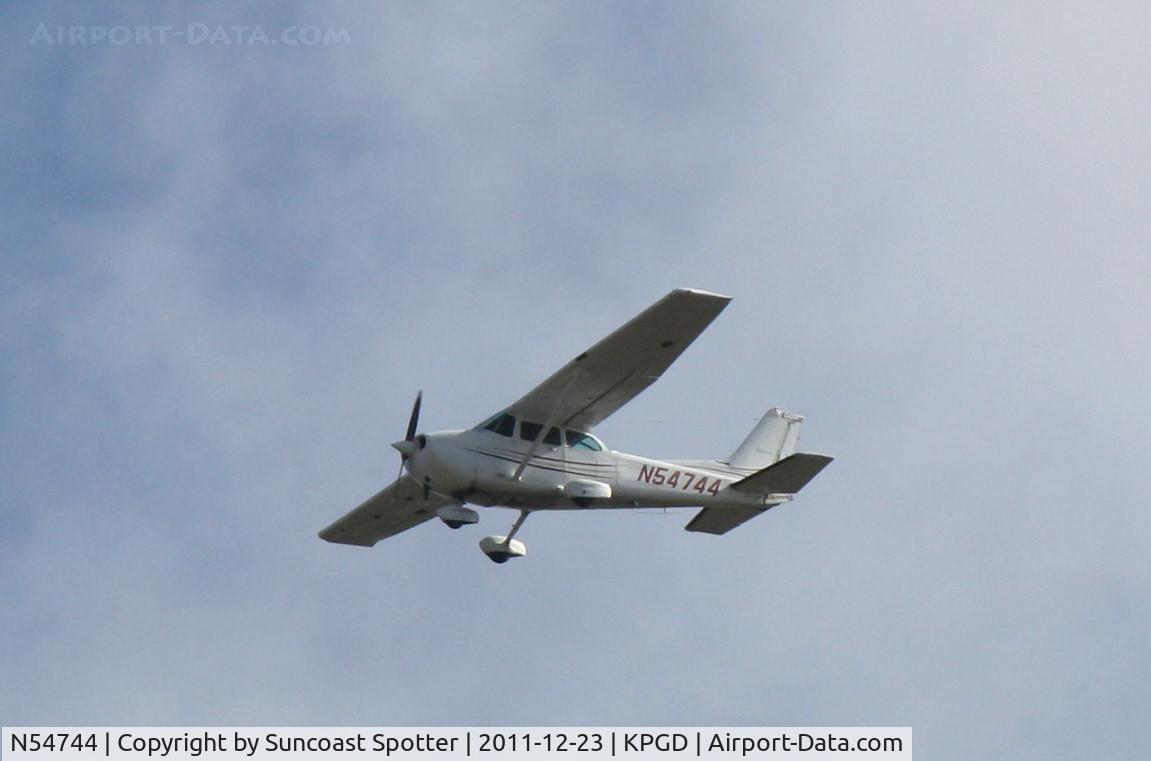 N54744, 1981 Cessna 172P C/N 17275047, Cessna Skyhawk on approach to Runway 15 at Charlotte County Airport