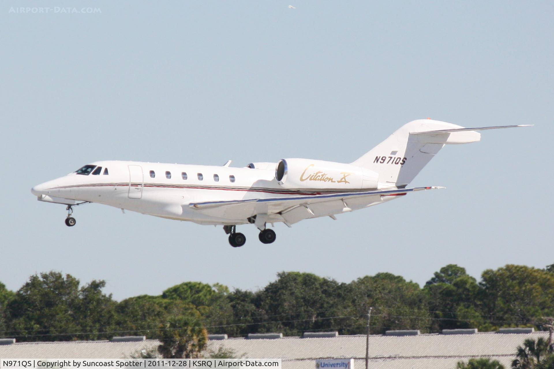 N971QS, 1999 Cessna 750 Citation X Citation X C/N 750-0071, Cessna Citation X arrives on Runway 32 at Sarasota-Bradenton International Airport
