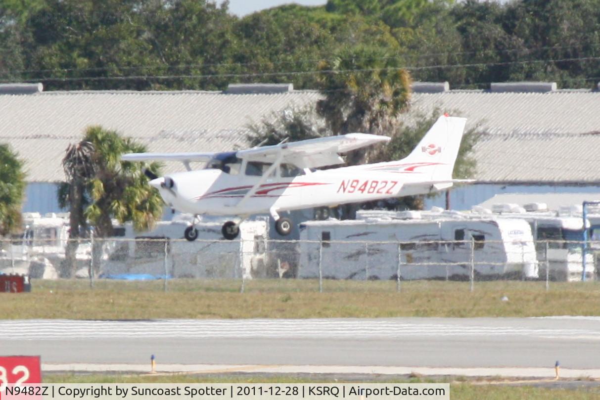 N9482Z, 1998 Cessna 172R C/N 17280455, Cessna Skyhawk doing touch and go on Runway 32 at Sarasota-Bradenton International Airport