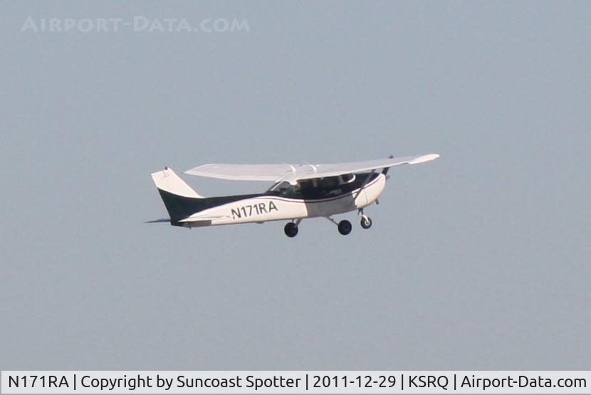 N171RA, 1999 Cessna 172S C/N 172S8237, N171RA performing maneuvers at Sarasota-Bradenton International Airport