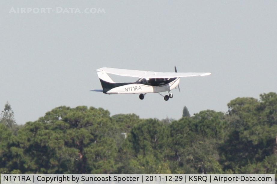 N171RA, 1999 Cessna 172S C/N 172S8237, N171RA performing maneuvers at Sarasota-Bradenton International Airport