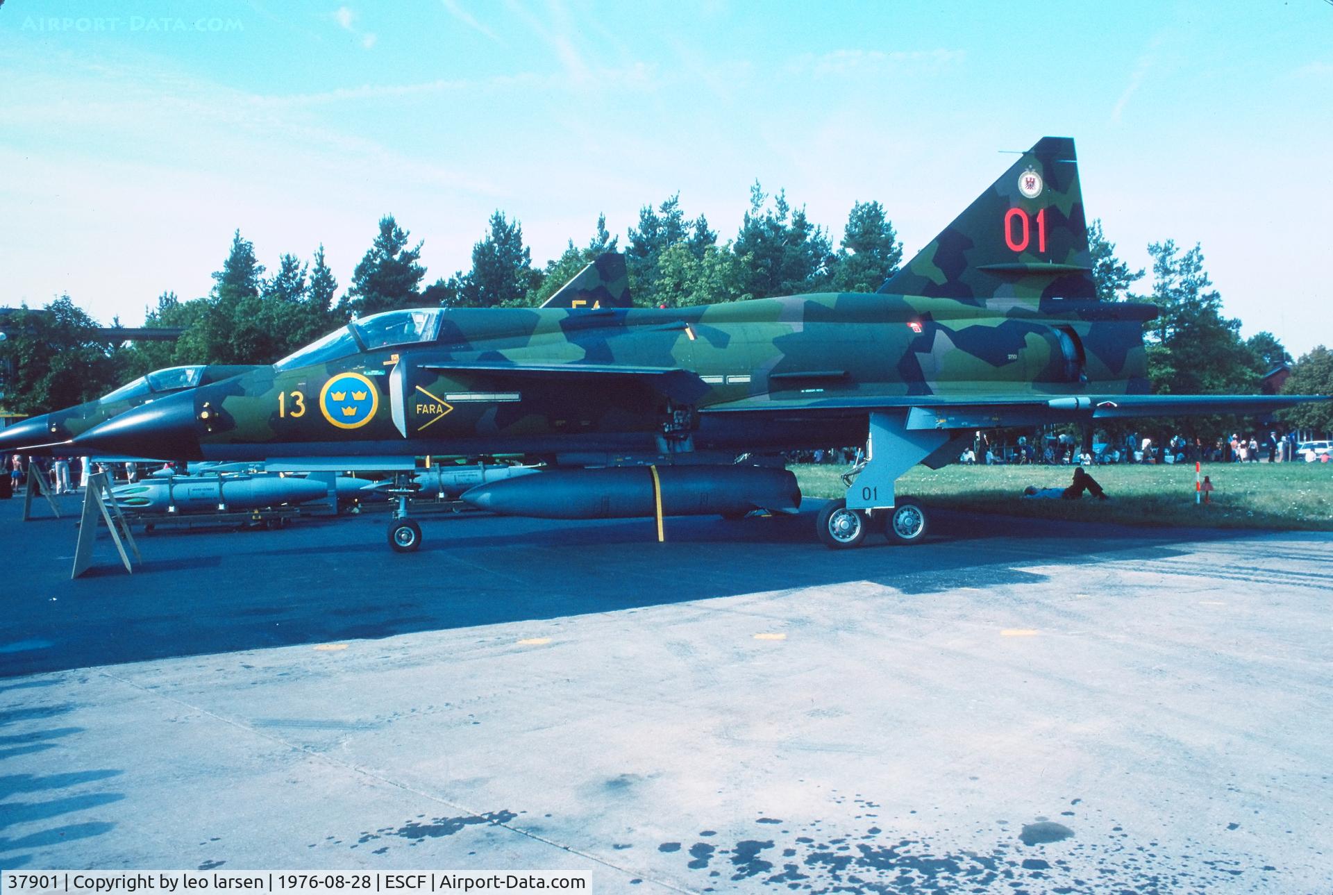 37901, 1975 Saab AJSH 37 Viggen C/N 37901, Malmen Air Base 28.8.1976