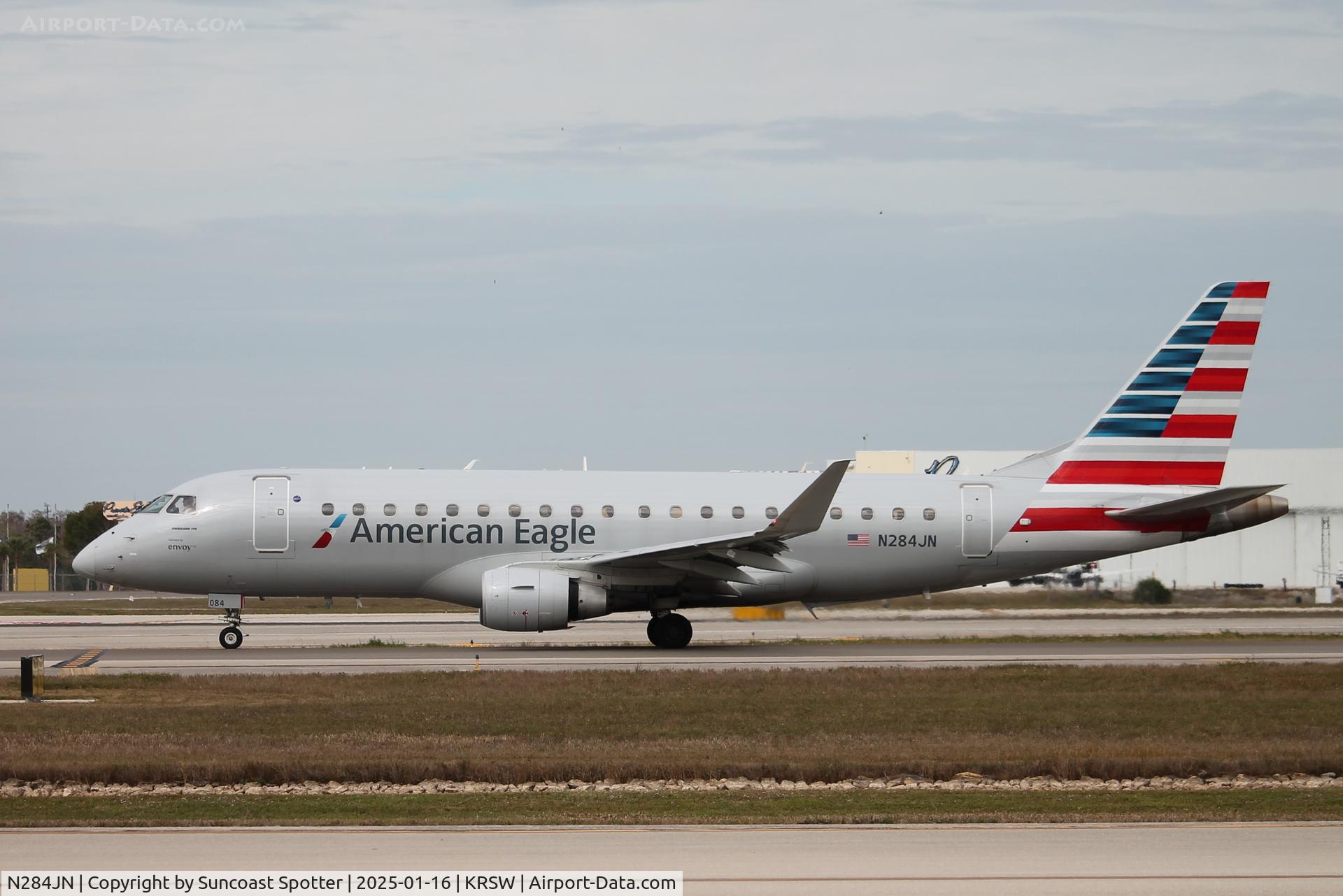 N284JN, 2019 Embraer 170LR (ERJ-170-200LR) C/N 17000822, American Flight 3785 operated by Envoy taxis at Southwest Florida International Airport prior to flight to Reagan National Airport