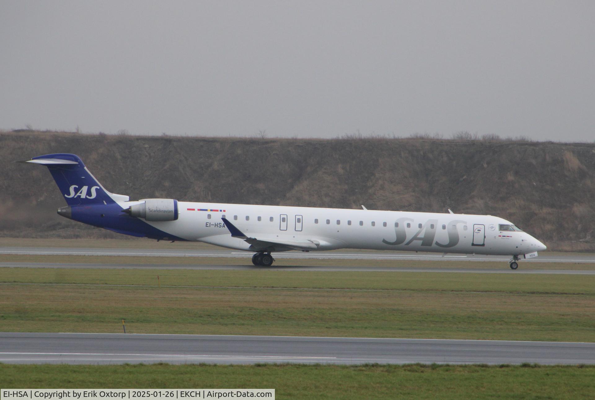 EI-HSA, 2006 Bombardier CRJ 900LR (CL-600-2D24) C/N 15080, EI-HSA taxi for take off rw 04R
