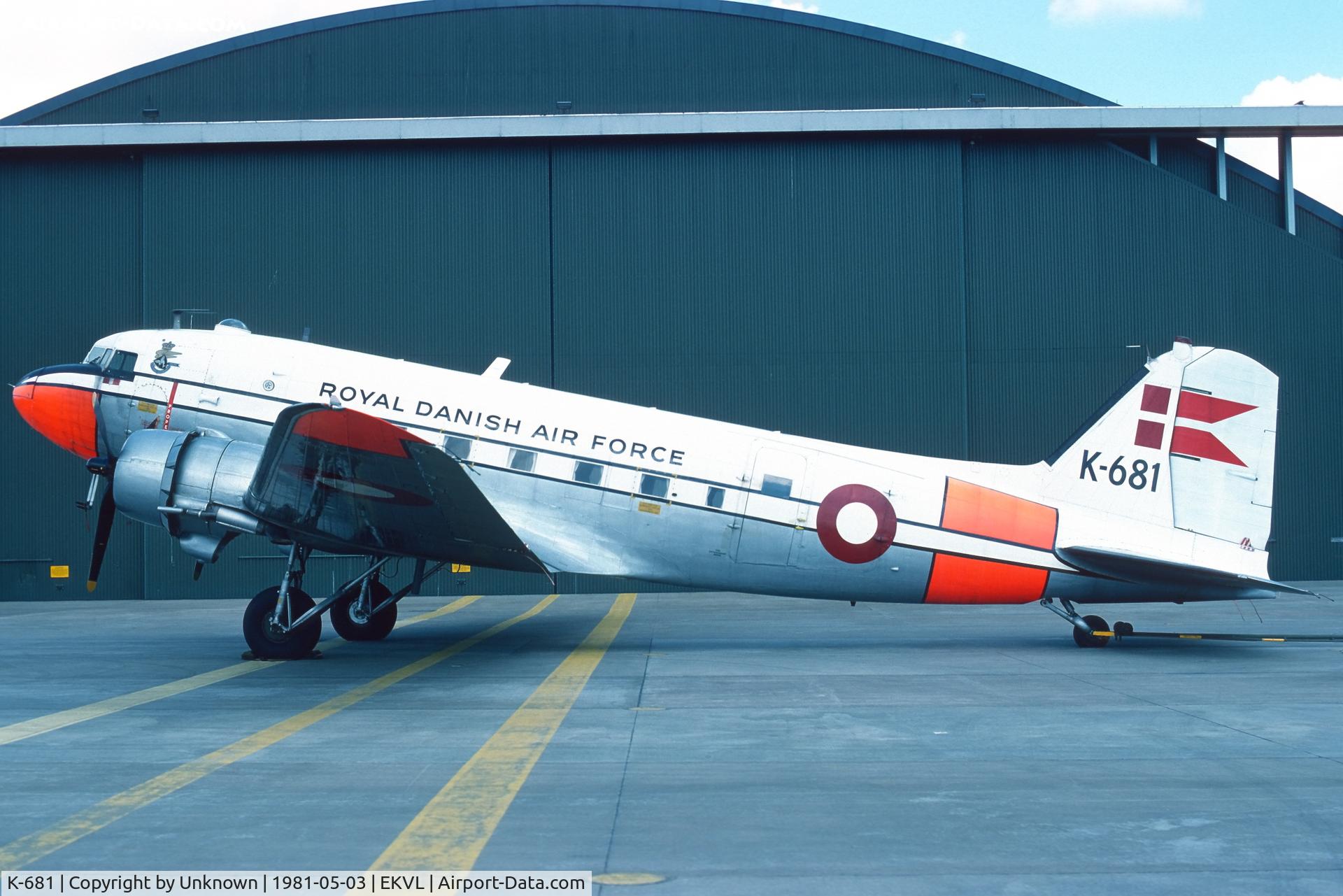 K-681, 1943 Douglas C-47A Dakota C/N 9664, Værløse Air Base 3.5.1981