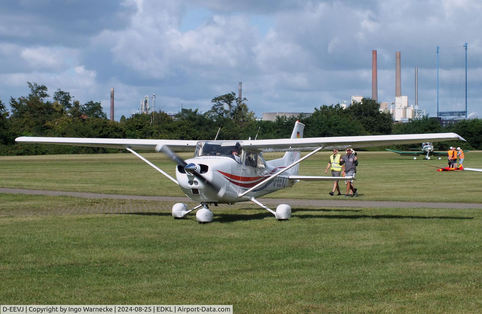 D-EEVJ, 1975 Cessna F172M Skyhawk C/N F17201270, Cessna (Reims) F172M Skyhawk at the 2024 Flugplatzfest Leverkusen airfield display