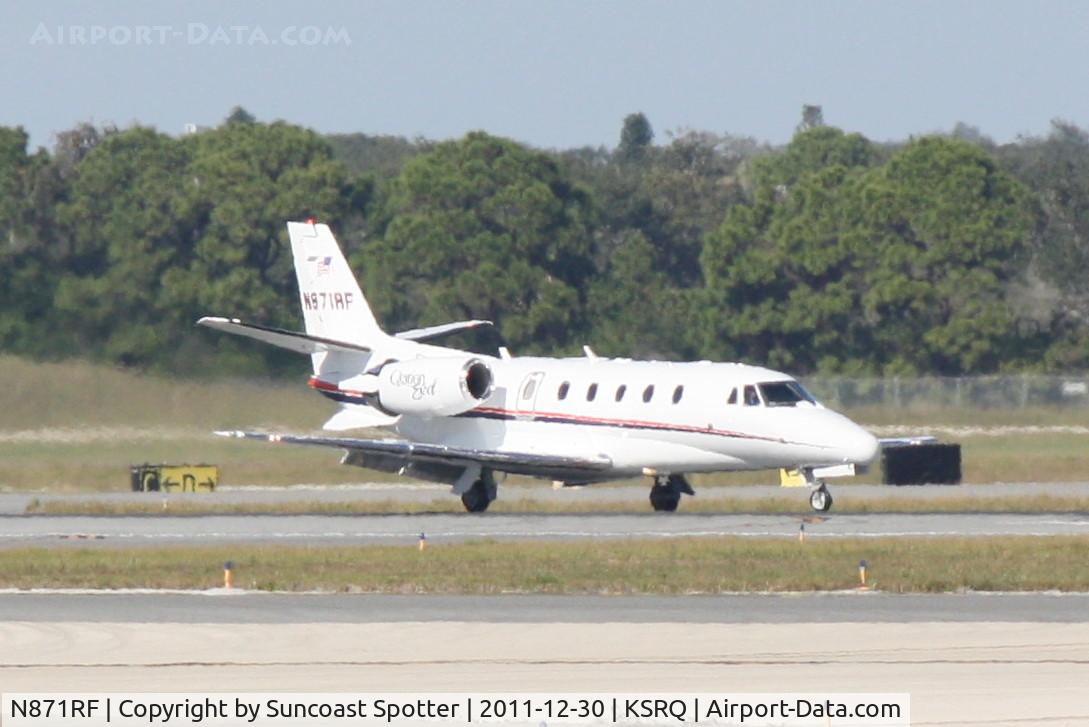 N871RF, 2001 Cessna 560XL Citation Excel C/N 560-5219, Eljay Flight 871 arrives on Runway 14 at Sarasota-Bradenton International Airport following a flight from Arnold Palmer Regional Airport