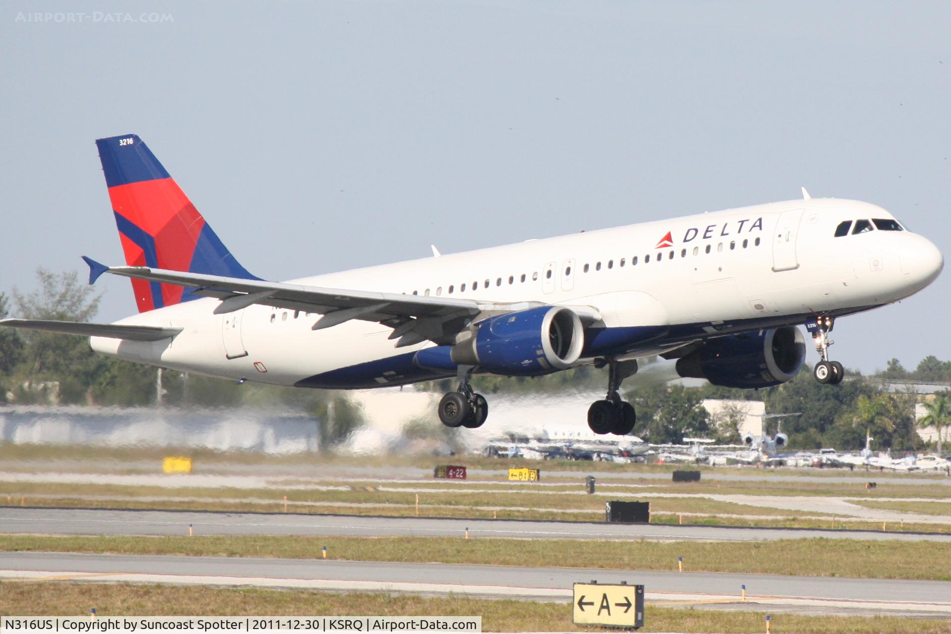 N316US, 1991 Airbus A320-211 C/N 192, Delta Flight 1146 departs Runway 14 at Sarasota-Bradenton International Airport enroute to Detroit Metropolitan Wayne County Airport