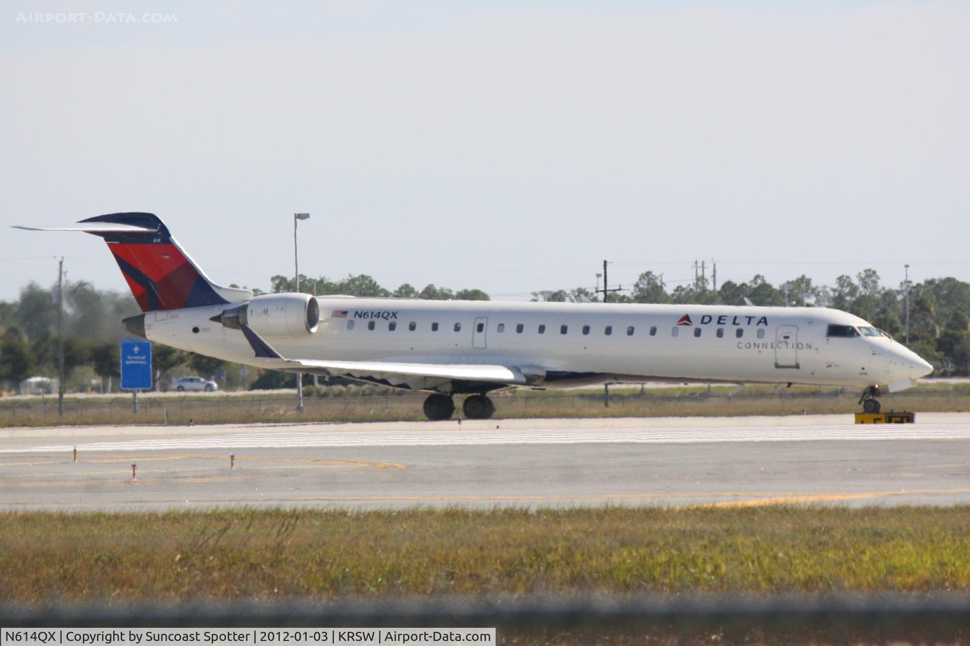 N614QX, 2002 Bombardier CRJ-701 (CL-600-2C10) Regional Jet C/N 10049, Atlantic Southeast/Delta Connections Flight 5495  taxis for departure at Southwest Florida International Airport prior to a flight to Memphis International Airport