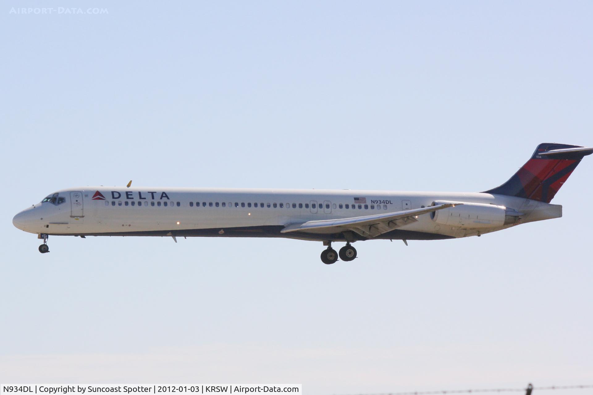 N934DL, 1989 McDonnell Douglas MD-88 C/N 49721, Delta Flight 1458 on approach to Runway 6 at Southwest Florida International Airport following a flight from Hartsfield-Jackson Atlanta International Airport