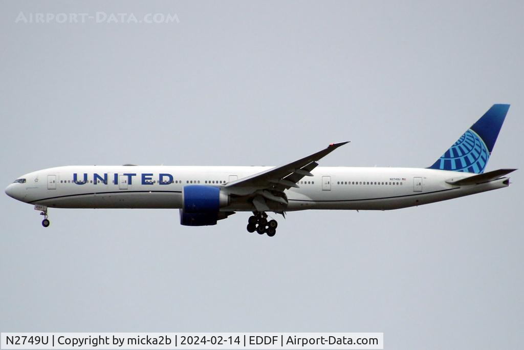 N2749U, 2019 Boeing 777-300/ER C/N 66589, Landing