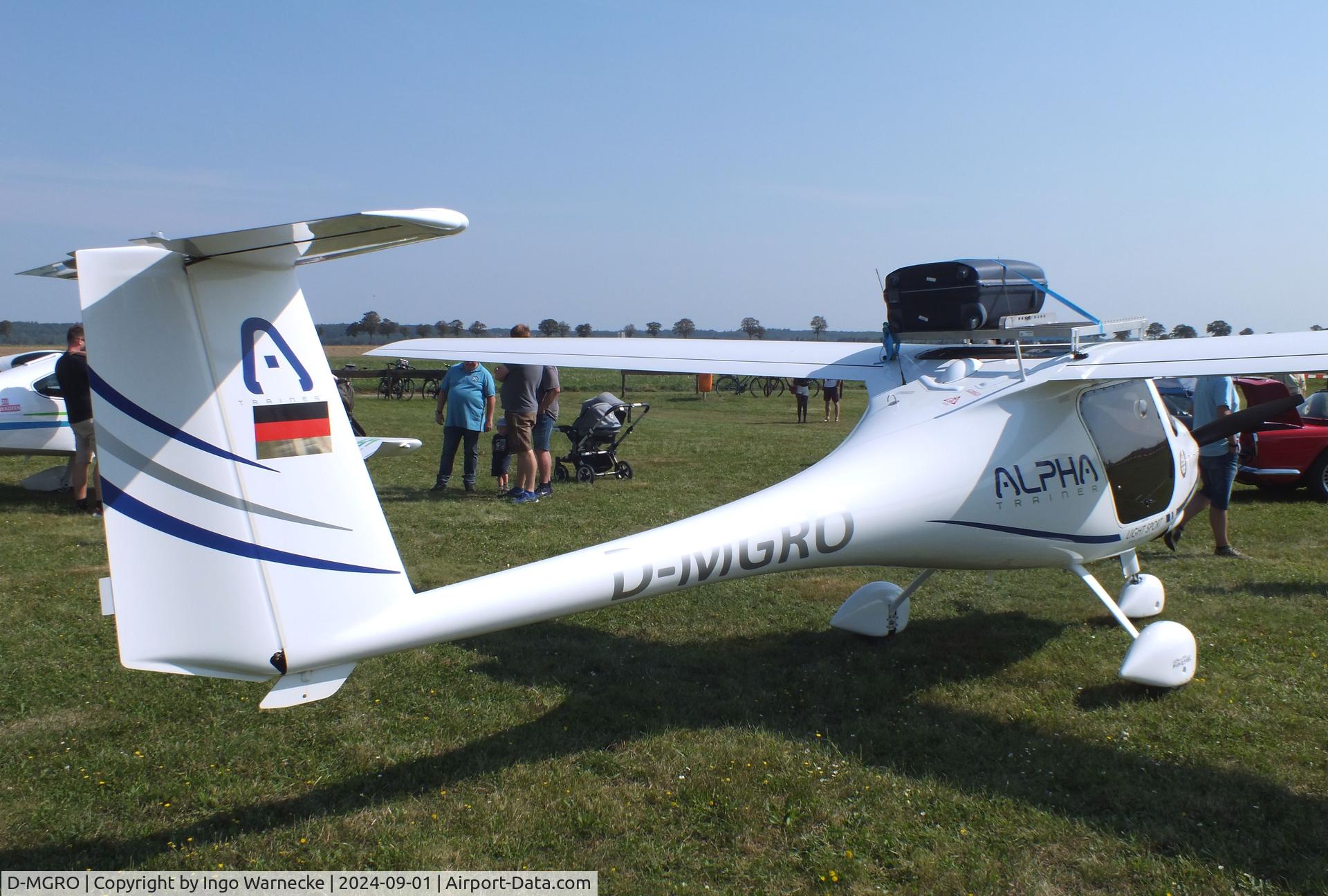 D-MGRO, Pipistrel Alpha Trainer C/N not found_D-MGRO, Pipistrel Alpha Trainer (roof mounted baggage rack is just a joke of the owner!) at the 2024 Flugplatz-Wiesenfest airfield display at Weilerswist-Müggenhausen ultralight airfield